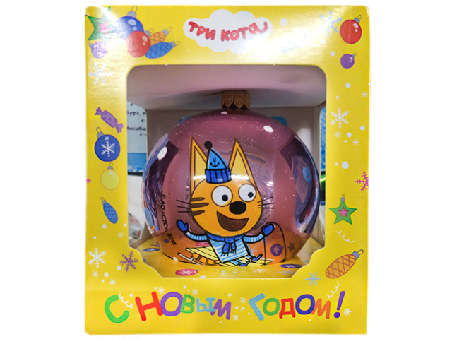 Елочная игрушка Шар "Три кота. Коржик на санках" 8,5 см, стекло, в подарочной упаковке