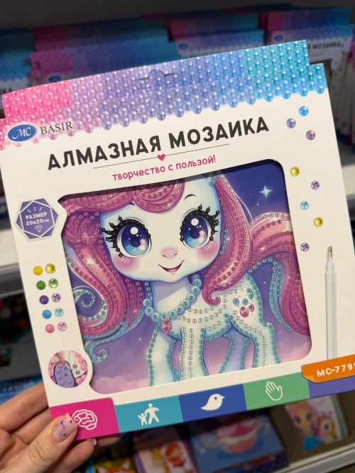 Детские и взрослые наборы алмазной мозаики.