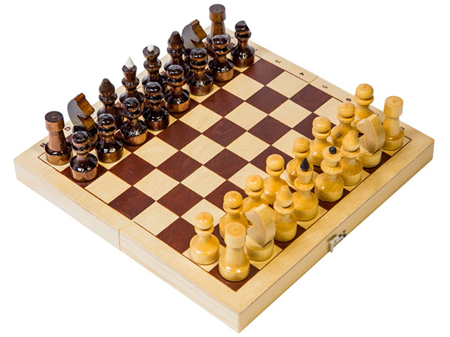 Игра настольная "Шахматы походные" с деревянной доской