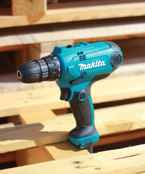 Электроинструмент Makita